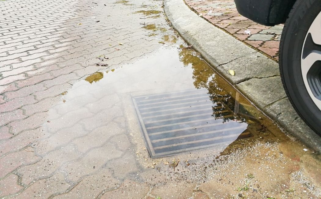 Zatkane rury kanalizacyjne – powody oraz jak sobie z nimi radzić