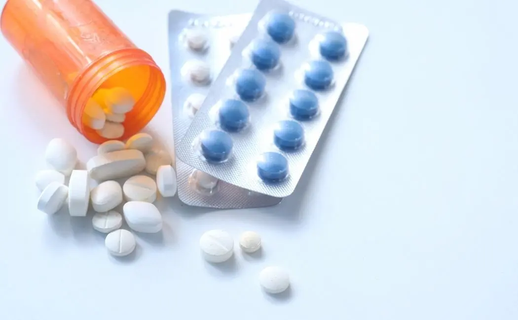 Ziołowe leki na potencję i czym różnią się od leków farmaceutycznych