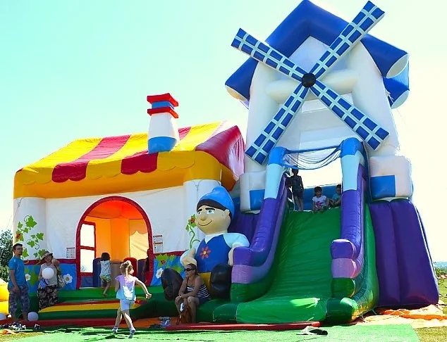 Dmuchane zjeżdżalnie i zamki – spraw radość dzieciom w Rzeszowie