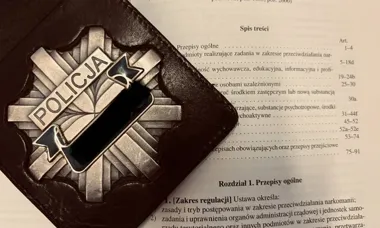 62 zarzuty dla 11 podejrzanych. Policjanci z Nowej Dęby zakończyli śledztwo w sprawie przestępczości narkotykowej