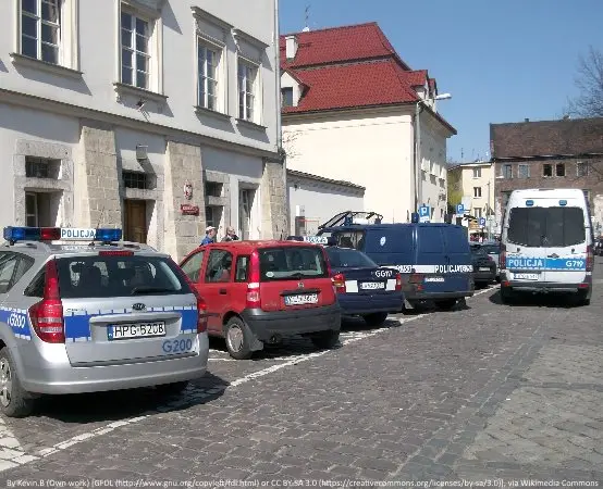 Policja Rzeszów: Niebezpieczna jazda kierowcy mazdy