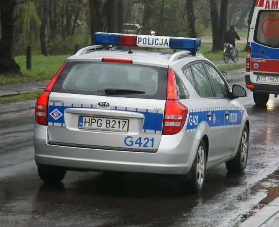 Policjanci z Niska uczą dzieci zasad bezpieczeństwa na drodze w Ulanowie