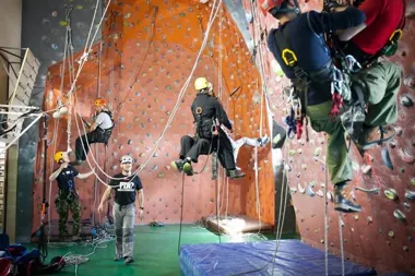 Grafika promocyjna wydarzenia Kurs praca na wysokości — dostęp budowlany i linowy, Rzeszów (28–29 marca 2026)