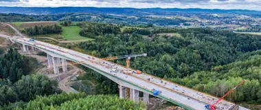 Nad Żarnową zakończono betonowanie estakady ES-24. Ma 460 metrów