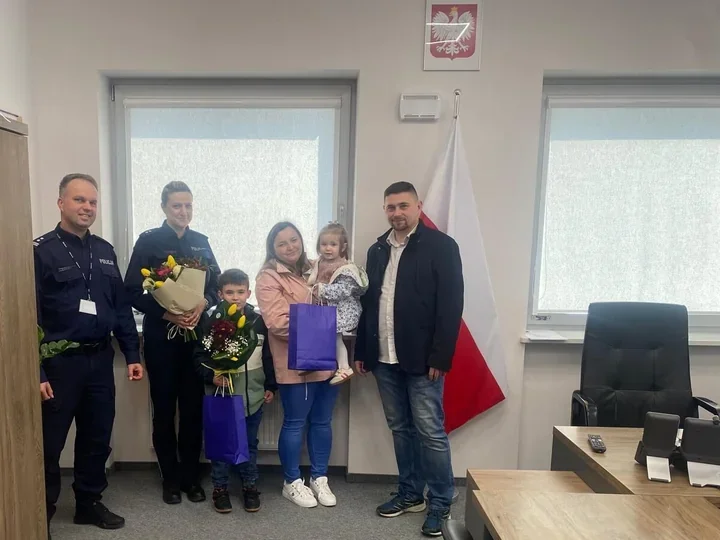 Dziewczynka straciła przytomność na krajówce - policjanci z Jasła ruszyli pierwsi