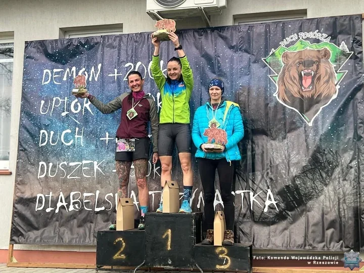 Policjanci z Podkarpacia zgarnęli podium na morderczej trasie w Dubiecku