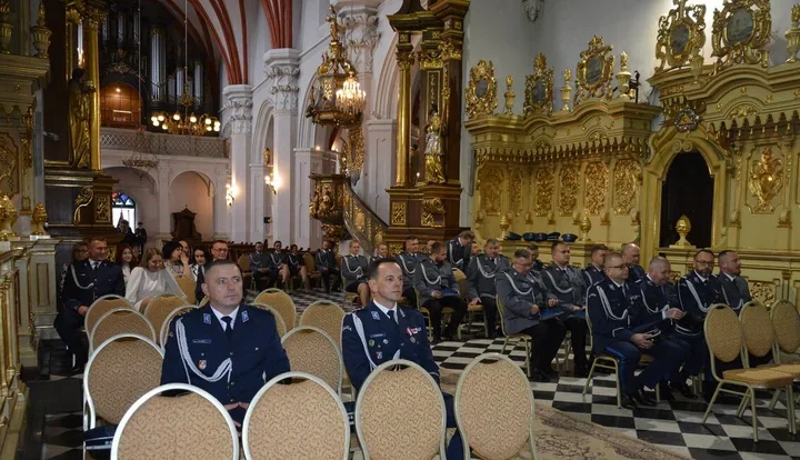 W Przeworsku święto policji przyniosło 24 awanse i odznakę