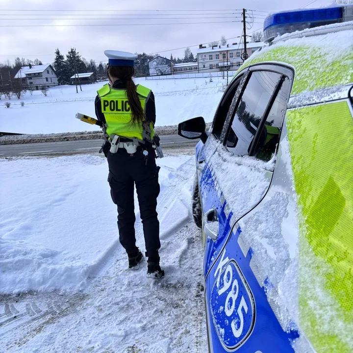 Dwa zatrzymania pijanych kierowców w powiecie strzyżowskim - jeden w rowie