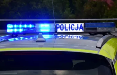 Blisko 3 promile za kierownicą ciągnika z naczepą. Jechał całą jezdnią