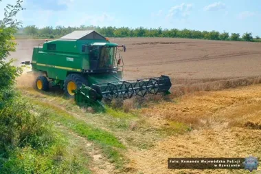 Żniwa na Podkarpaciu. Chwila nieuwagi przy maszynie może kosztować życie