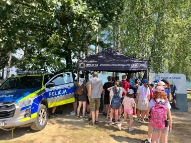 Policjanci sprawdzali wiedzę dzieci nad Jeziorem Solińskim
