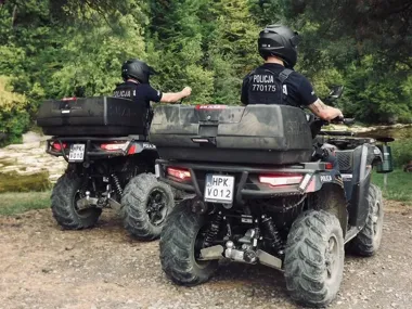 Rzeszowscy policjanci wzmacniają powiat sanocki. Patrolują także na quadach