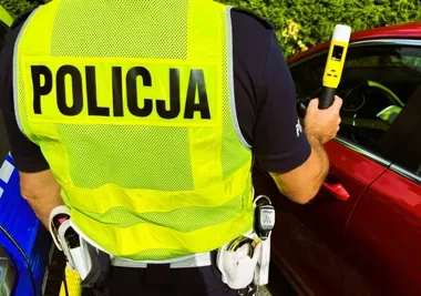 Miał 4 promile i kierował autem. Zatrzymali go po zgłoszeniu