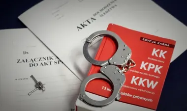 Pieniądze z kosza trafiły do 26-latka. Policja zatrzymała go w Brzeźnicy
