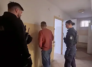 Butelka zamiast rozmowy - **38-latek** zaatakował klienta po kradzieży