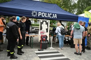 Policyjny robot pirotechniczny i zatrzymanie z bronią na żywo - tak wyglądała Akademia Ratownicza w Gorzycach