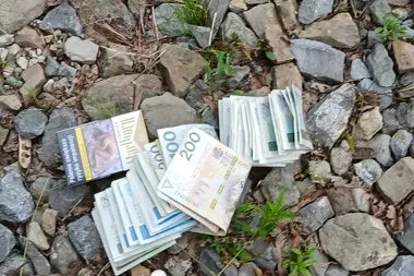 Młotek, groźby i 4 tysiące złotych - napad na stacji w Stalach