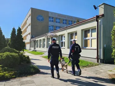 Policyjny pirotechnik wszedł do szkoły - Mielec sprawdził gotowość służb
