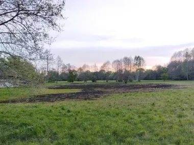 Kilka minut od pożaru gospodarstwa w Białobrzegach. Dzielnicowi byli pierwsi