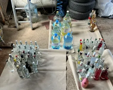 W gospodarczej komórce ukrył destylarnię - policja zabezpieczyła 65 litrów