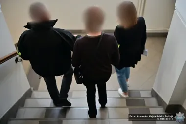 Za rozliczenie szkoleń miały żądać gotówki - teraz są pod policyjnym dozorem