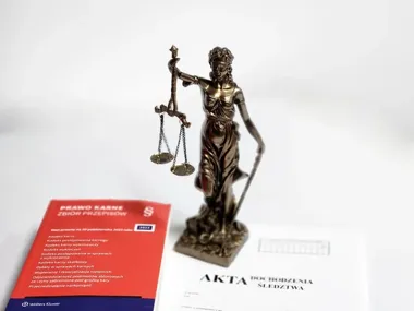 Wepchnęli ofiarę do bagażnika i zamknęli w szopie - teraz grozi im 12 lat
