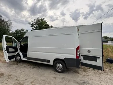 Tarnobrzeg: skradli dwie piły, policja zatrzymała ich w białym busie