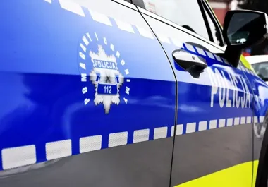 75-latka leżała w mieszkaniu sama - policjanci weszli w ostatniej chwili