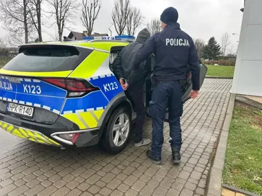 Siekiera, wybite szyby i recydywa - 59-latek z Trzebowniska w rękach policji