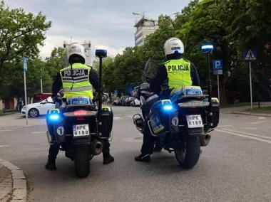Dym i kilkadziesiąt rac zatrzymały mecz Resovii i Stali w Rzeszowie