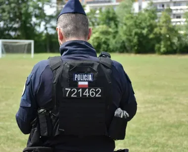 Policyjna obława na stadionie w Jarosławiu - pirotechnika i poszukiwani w rękach mundurowych