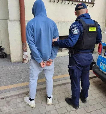 Wyszedł po śniadanie, wrócił ze złamanym nosem po ciosach starszego ucznia