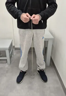 Nóż, pobicie i kradzież w mieszkaniu w Rzeszowie - trójka już za kratami