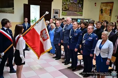 W Tyczynie absolwenci klas policyjnych odebrali ważne zaświadczenia