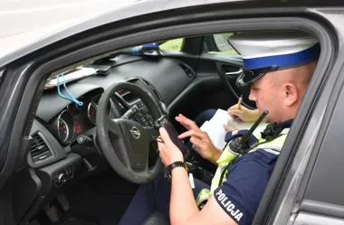 Przechodził przez jezdnię, a policja odkryła drugi problem w Jarosławiu
