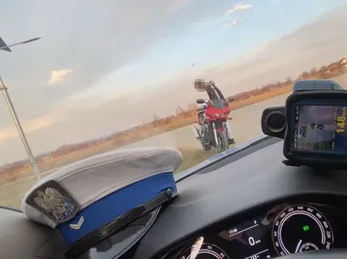 Motocyklista 148 km/h i cztery zatrzymania - prawo jazdy zabrane na 3 miesiące