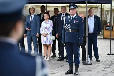95 awansów i odznaczenia na Rzeszowskim Rynku. Policjanci odebrali wyróżnienia