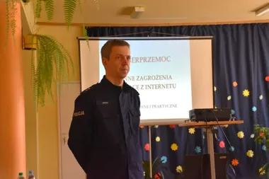 Na wywiadówkach padło ostrzeżenie - sieć też może ranić dzieci