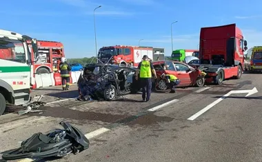 Łańcuchowe zderzenie na S19 w Jasionce - pięć osób trafiło do szpitala