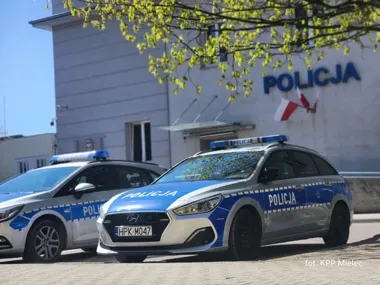 Pobili 30-latka po zajechaniu mu drogi. Policja namierzyła ich w pobliżu
