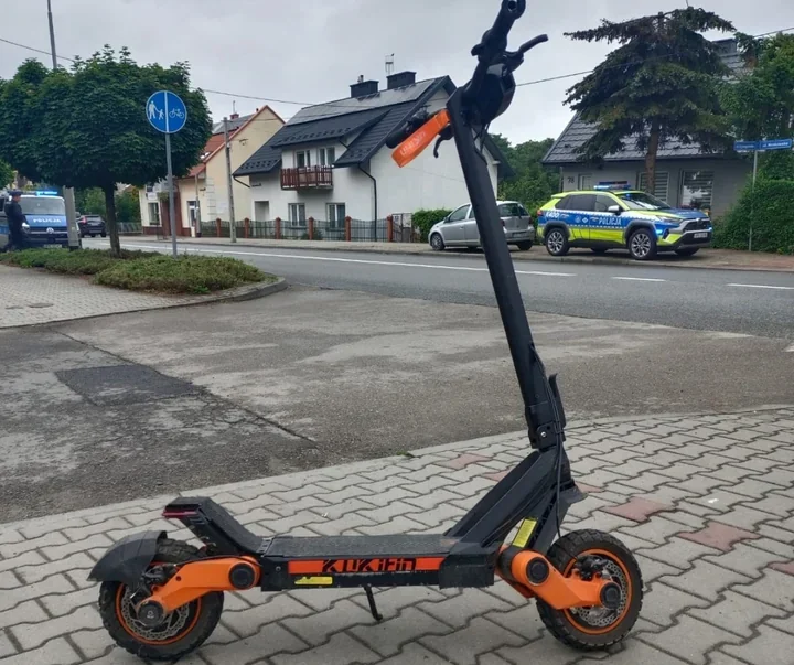 W Dębicy 13-latek bez kasku wjechał na przejście - skończyło się w szpitalu