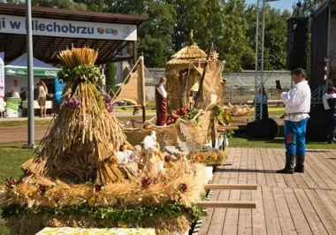 W Niechobrzu świętowali plony. Tradycja spotkała się z nowoczesnością