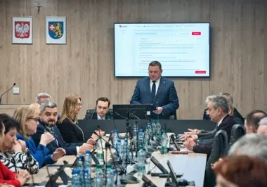 Powiat rzeszowski inwestuje w kulturę, bezpieczeństwo i opiekę – decyzje rady