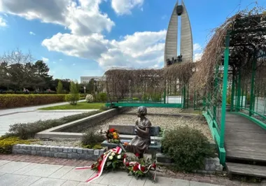 Ławeczka Natalii Tułasiewicz w Rzeszowie przypomina o odwadze, nauce i pamięci