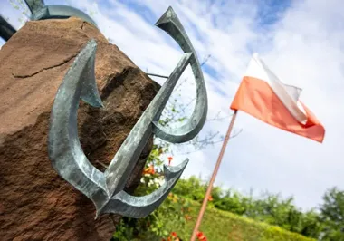 Dwa nazwiska na pomniku i historia walk, które objęły okolice Rzeszowa