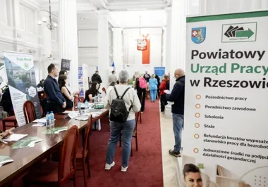 Praca na wyciągnięcie ręki. W Rzeszowie trwa giełda dla osób z niepełnosprawnościami