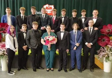 Matura coraz bliżej. W Dynowie pożegnano rocznik technikum