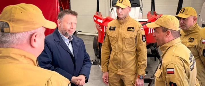 Minister spraw wewnętrznych sprawdził nowy magazyn PSP - to zmienia tempo akcji