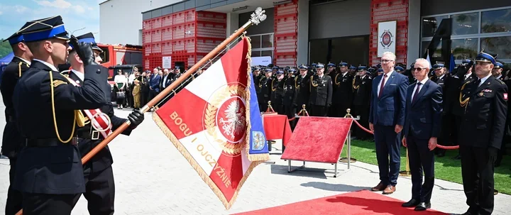 Strażackie święto w Brzozowie zakończyło się sztandarem i nową siedzibą