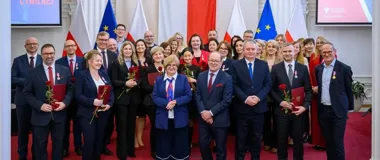 Medale i podziękowania podczas Dnia Służby Cywilnej – uroczystość w urzędzie wojewódzkim